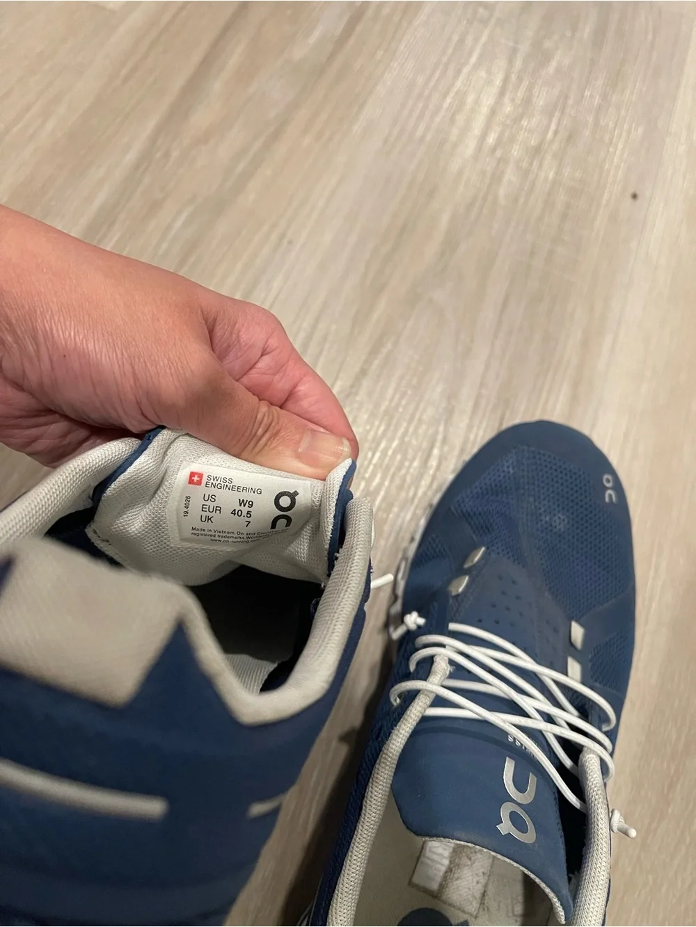 On Running women Cloud Running Sneakers - Navy with White Accents - Picture 5 of 6
